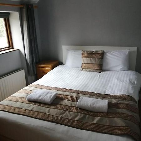 An File Economy Rooms 韦斯特波特 外观 照片