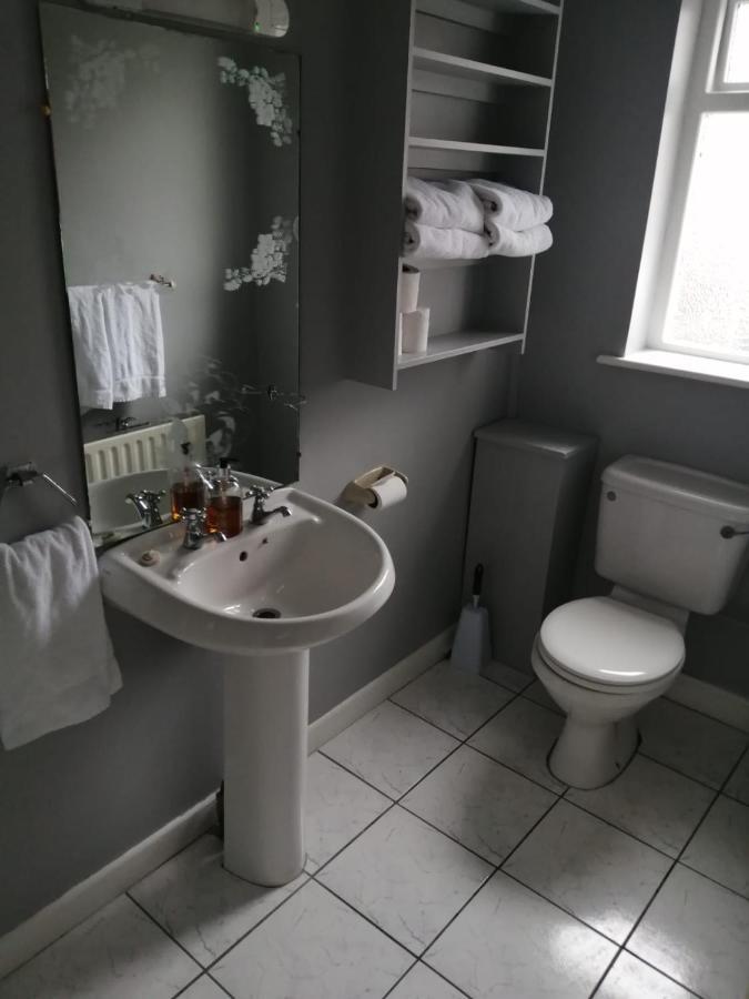 An File Economy Rooms 韦斯特波特 外观 照片